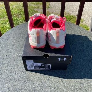 Under armor girls softball cleats white and pink size 6Y
